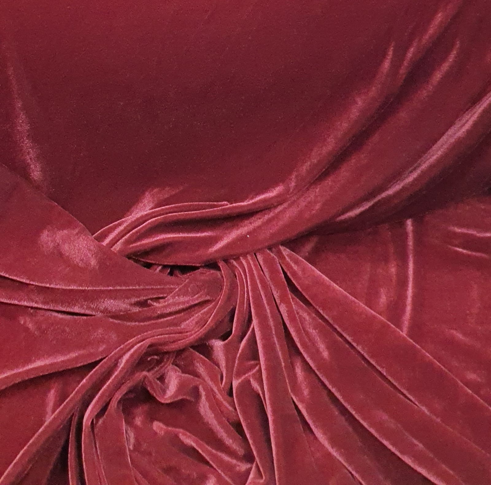 Tecido Veludo: as diferentes texturas do veludo molhado e veludo spandex