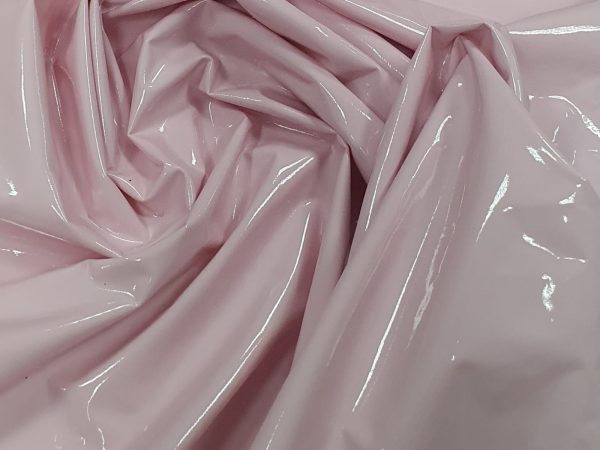 Vinil Holográfico: Descubra como incluir essa tendência nos seus looks