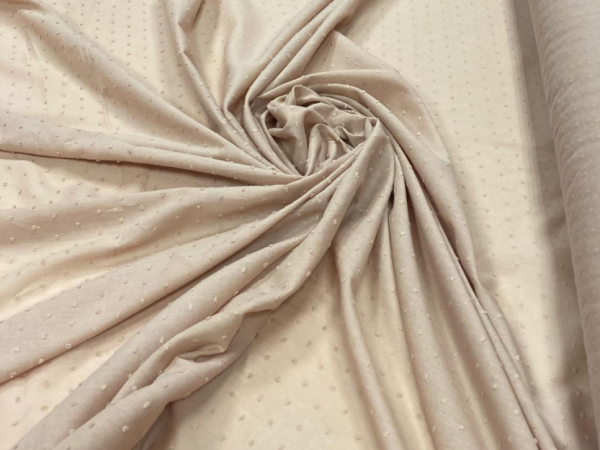 Como a Cambraia de Algodão Bordada Pode Elevar o Nível de Suas Peças?