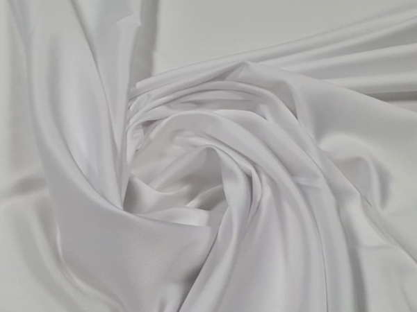 Como escolher o tecido ideal para o seu vestido de noiva dos sonhos?