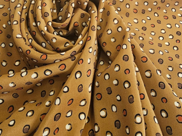 O que faz do chiffon de seda um clássico da moda feminina?