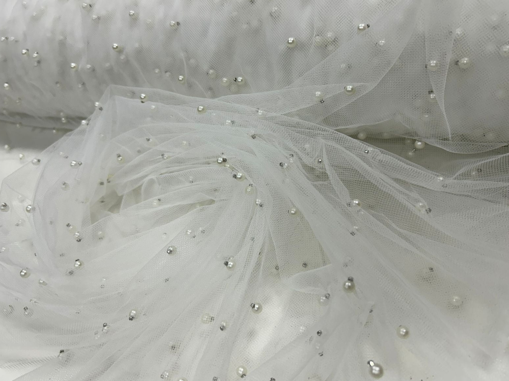 Como o tule com pérolas pode adicionar charme às suas criações?