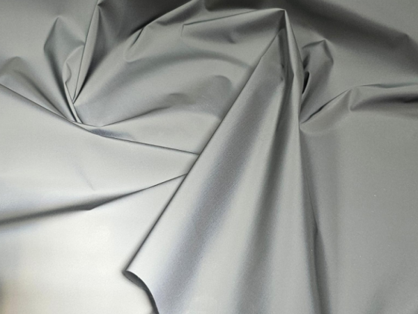 Vale a Pena Investir em um Tecido Refletivo para Roupas?