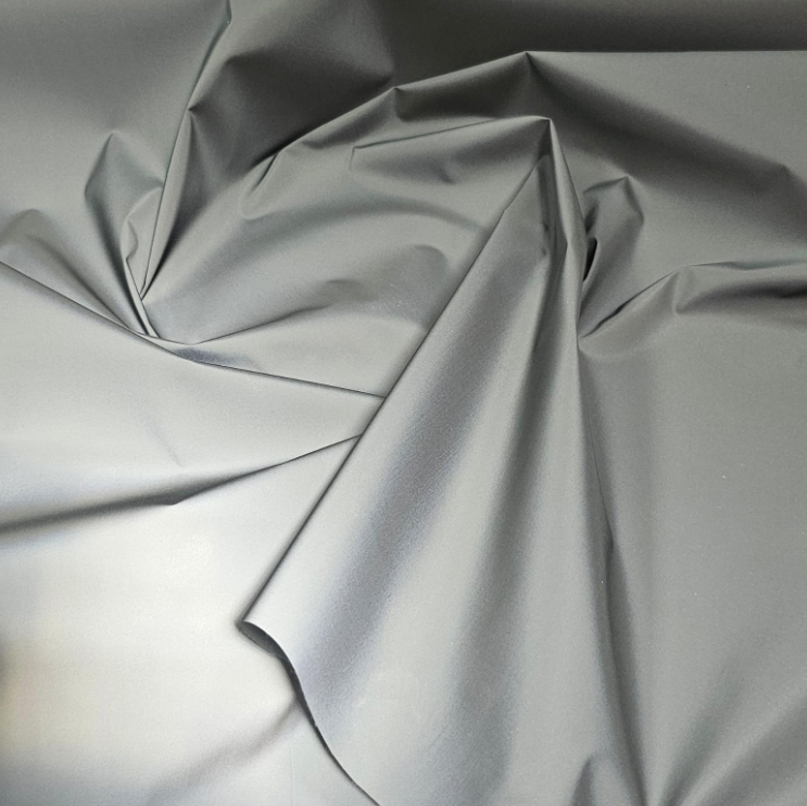 Vale a Pena Investir em um Tecido Refletivo para Roupas?