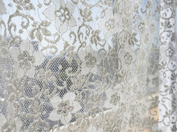 Como Usar Tecido Tule com Flores em sua Produção?