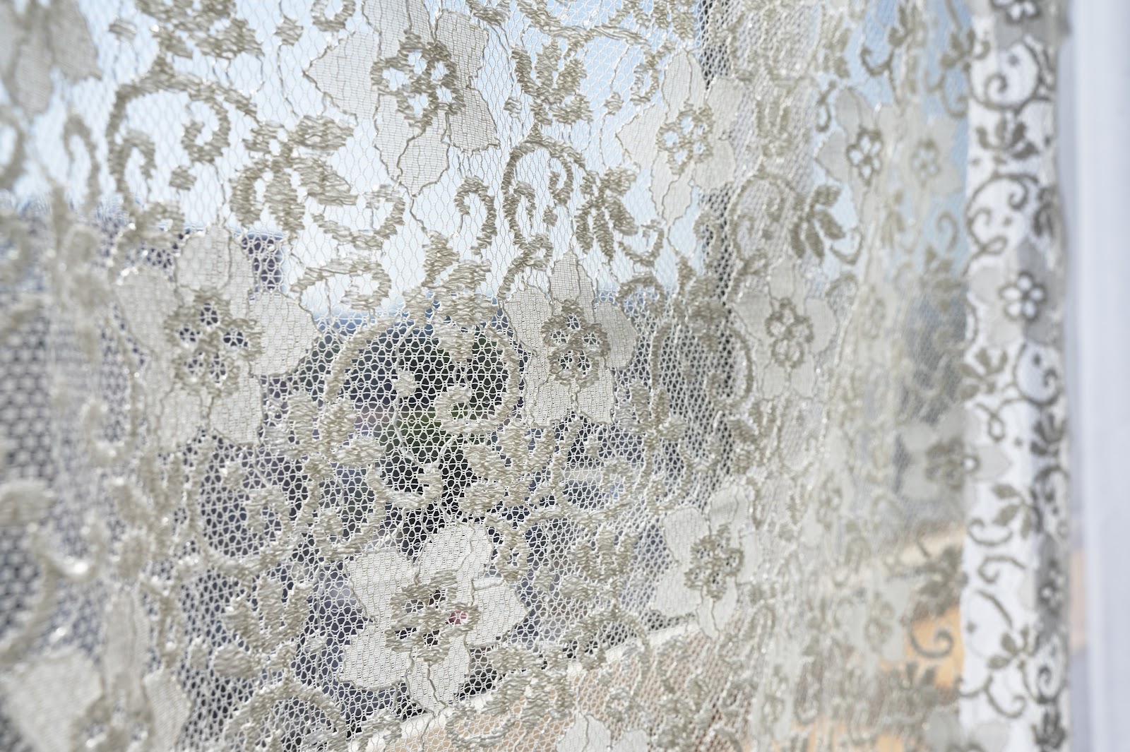 Como Usar Tecido Tule com Flores em sua Produção?