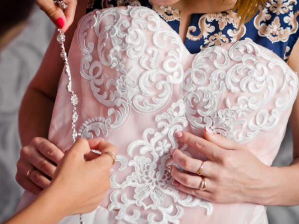 Como Escolher o Tecido Bordado Perfeito para seu Vestido?