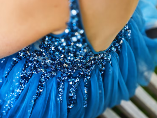 Como Usar Pano Paetê para Deixar suas Peças mais Elegantes?