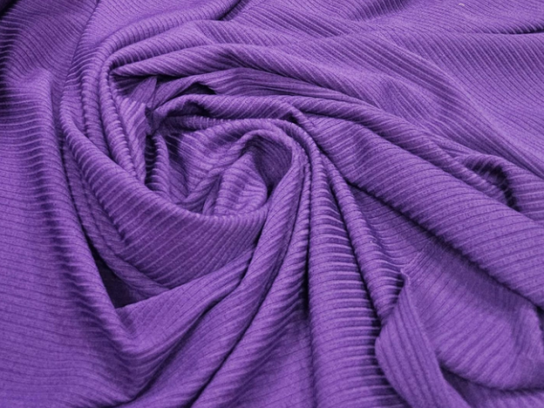 O que torna o devorê tecido uma opção sofisticada para confecções modernas?