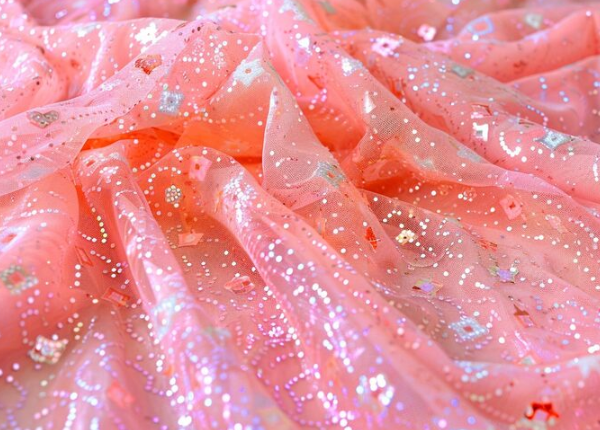 Como usar tule com glitter sem comprometer a elegância da peça?