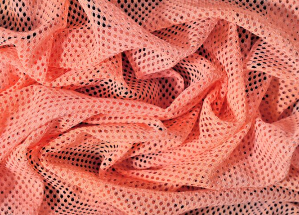 Quando o tecido tela arrastão é indicado para criações ousadas?