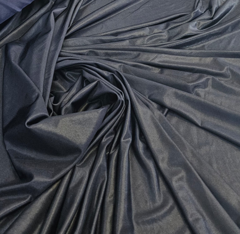 Como o vinil com elastano contribui para peças modernas e ajustáveis?