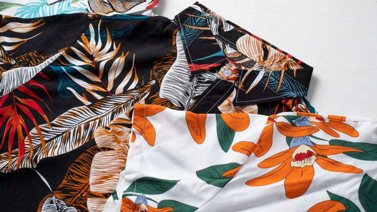 Como o tecido viscose estampada valoriza estampas e cores vivas?